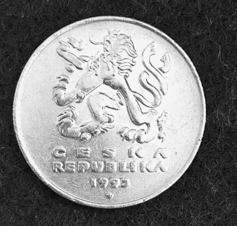 Read more about the article 1993 Czech Republic 5 Korun coin AU-UNC Shipping to/from USA