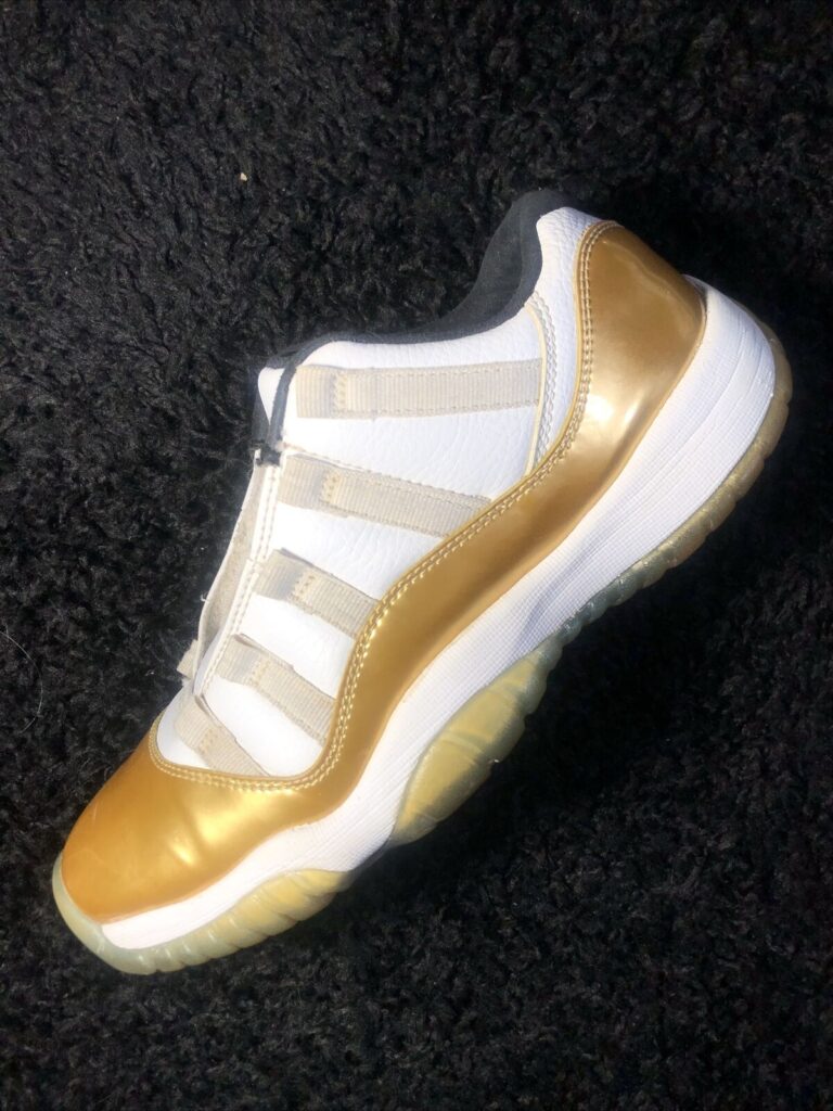 Read more about the article Jordan 11 Low Closing Ceremony – Size 7Y – Used – White/Metallic Gold Coin-Black