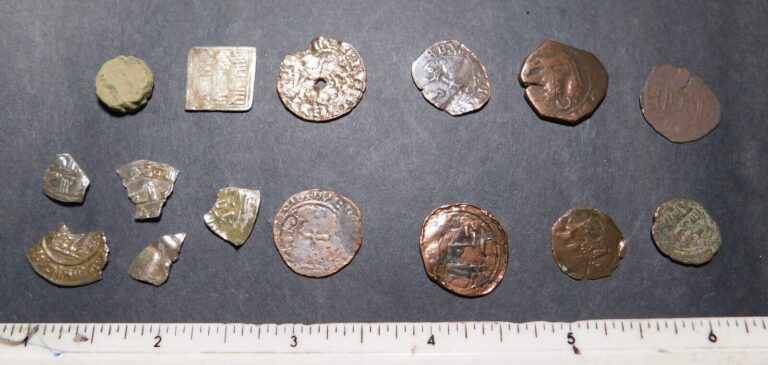 Read more about the article Lot 1500s or older Spanish coins  treasure of 15 pieces !!