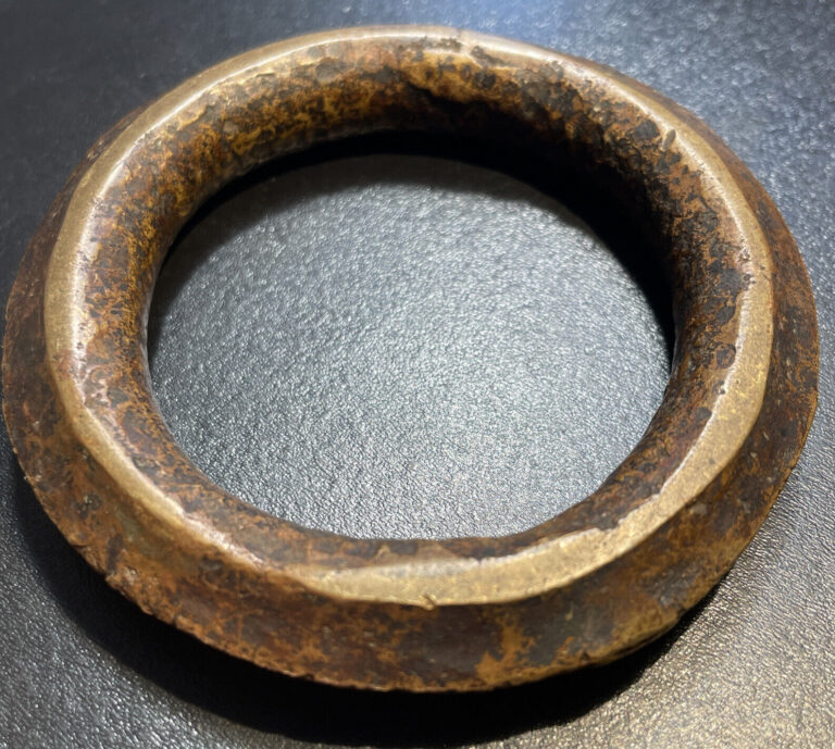 Read more about the article 1700s Africa Bongo-Nzebi Tribe Manilla 246g Slave Trade Bracelet Currency Coin