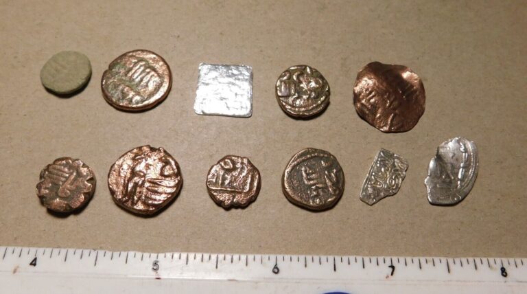 Read more about the article 1400s or older Spanish Muslim coins  treasure of 11 pieces !!  #827muslim