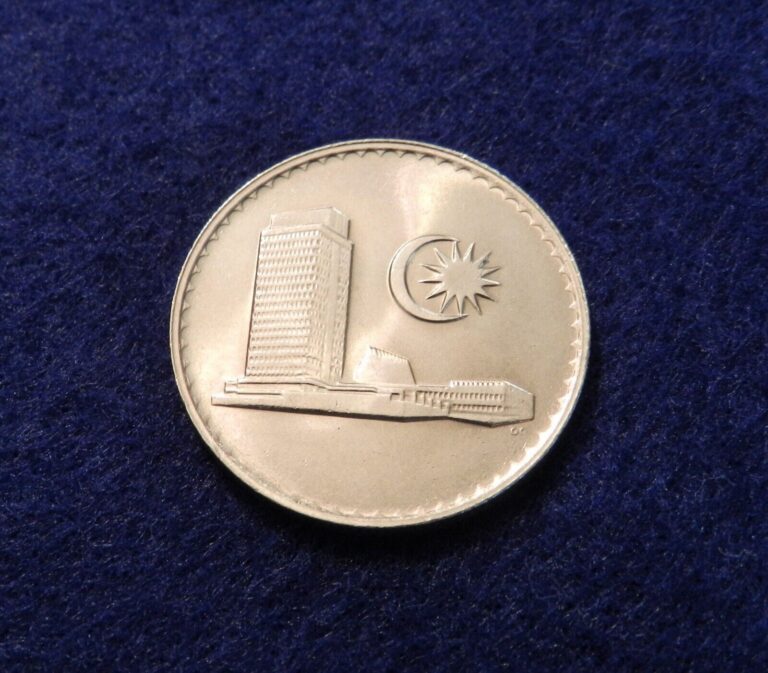 Read more about the article 1988 Malaysia 20 Sen – Beautiful Coin – Lots of Luster – See PICS