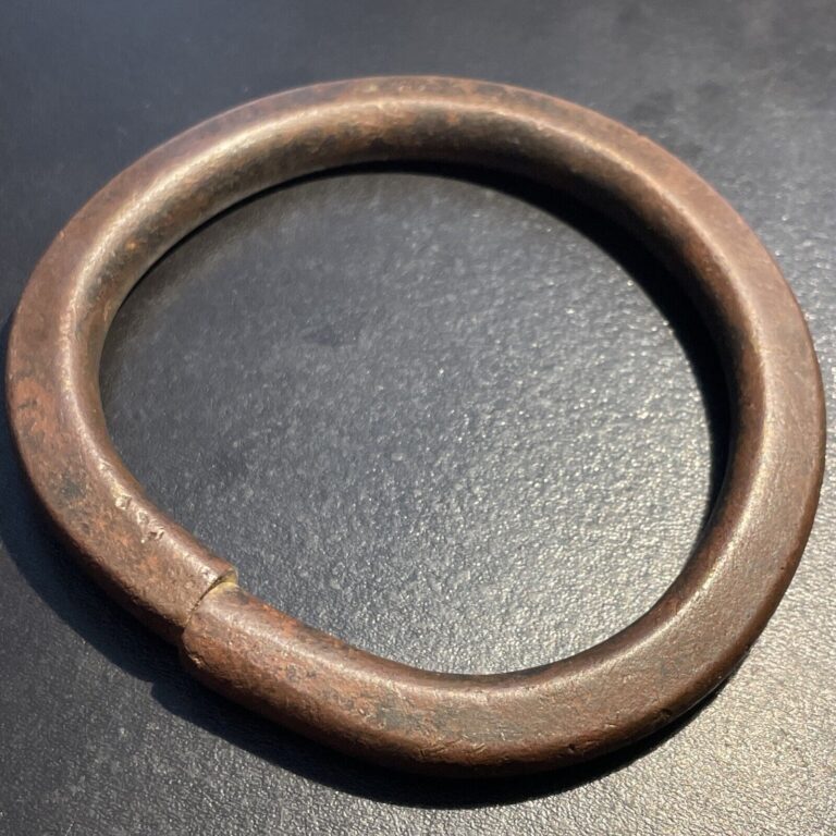 Read more about the article 1800s Africa Mali AE Manilla Stacking Bracelet 125g Slave Trade Currency Coin