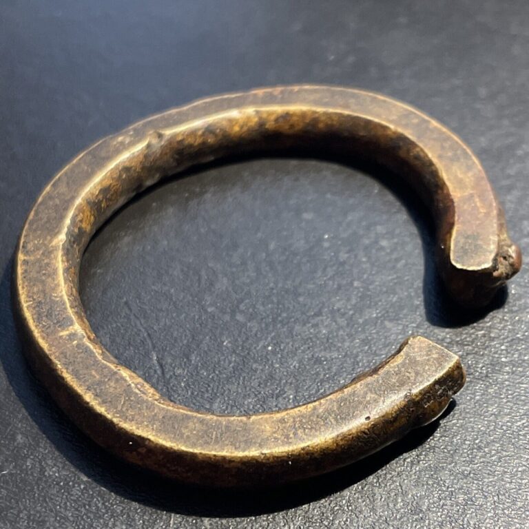 Read more about the article 1800s Africa Mali AE Manilla Stacking Bracelet 37.7g Slave Trade Currency Coin