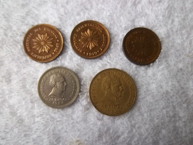 Read more about the article Uruguay 5 Coin Set 2 Centesimo 1948 1949 1951 5 Centesimos 1953  10 Pesos 1968