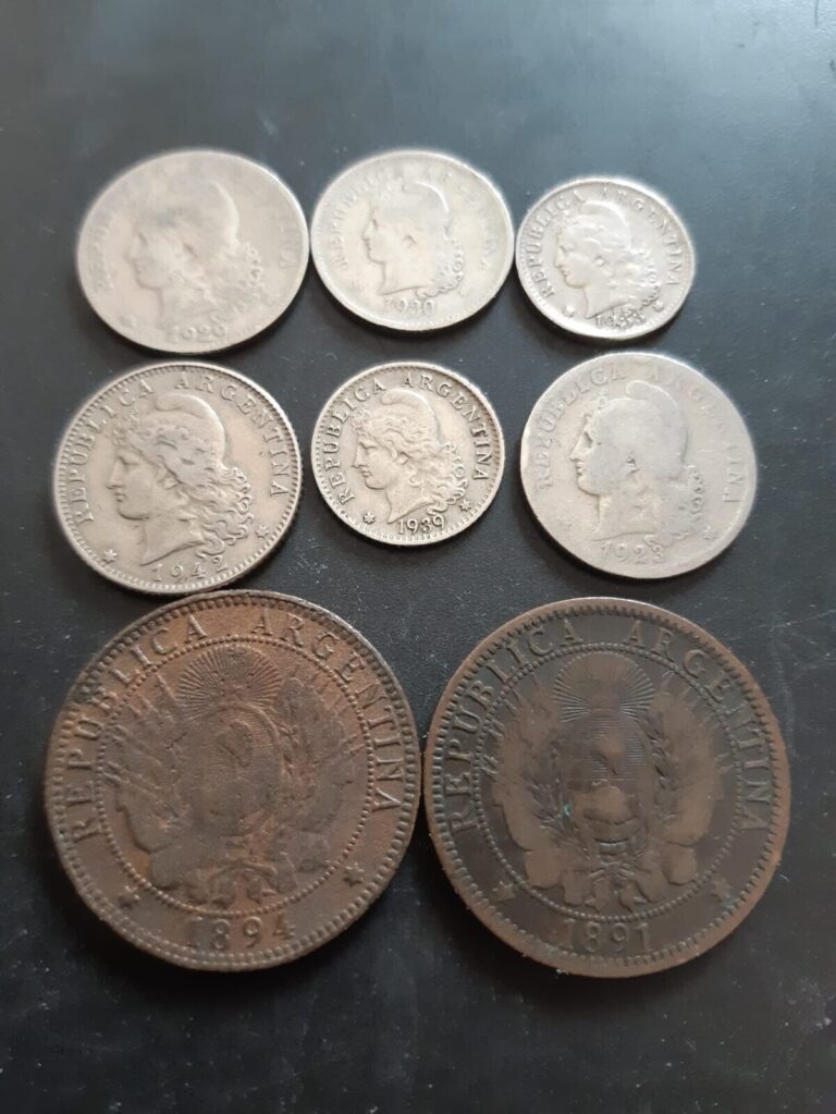 Read more about the article Argentina 8 old coins.