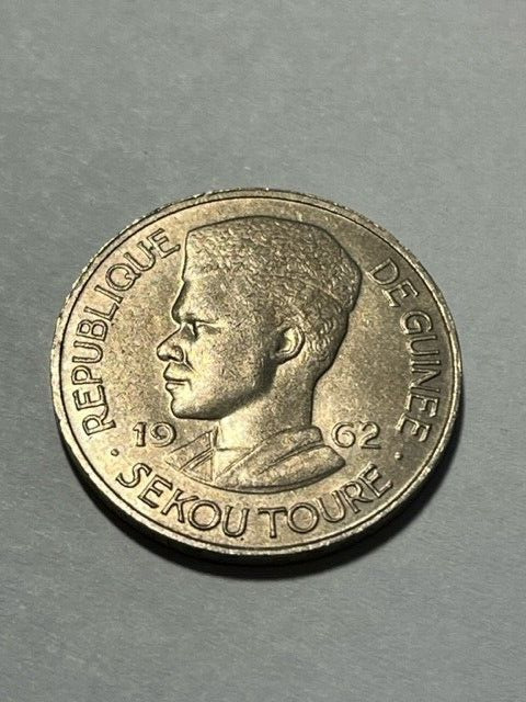 Read more about the article 1962 Guinea 10 Francs XF #3326