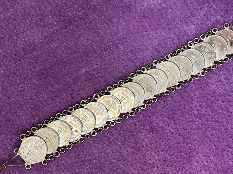 Read more about the article VINTAGE 1960’S TRINIDAD and TOBAGO COIN BRACELET  7″ LOT 2