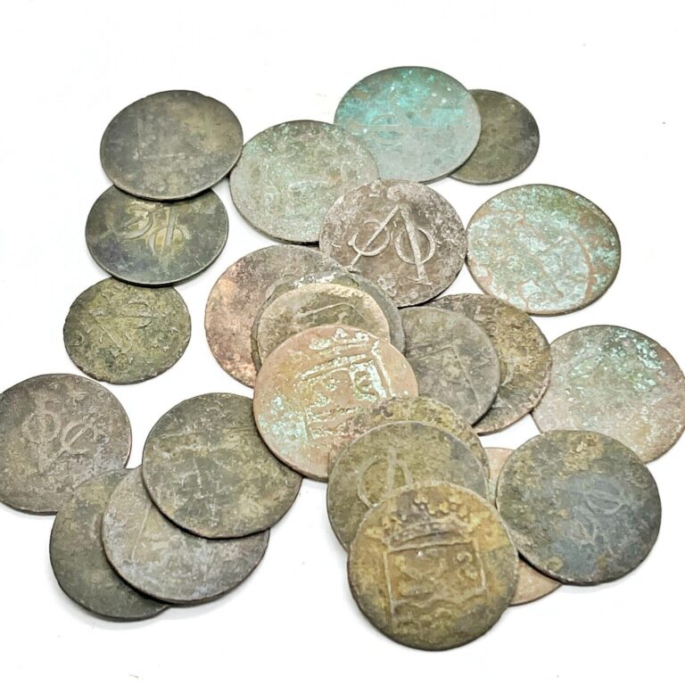 Read more about the article Lot Of 25x 1700’s Dutch Copper Duit Indonesian Shipwreck Coins VOC Artifact – D