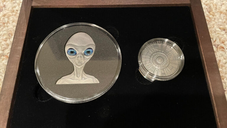 Read more about the article 2017 Burkina Faso  Roswell UFO Incident  2 x 1oz Set Silver Coins  1000 Francs