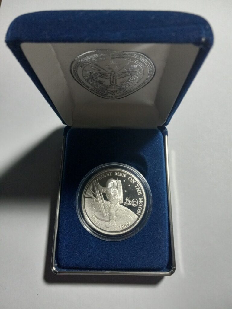 Read more about the article 1989 First Men on The Moon $50 Marshall Islands Silver Proof OGP and COA