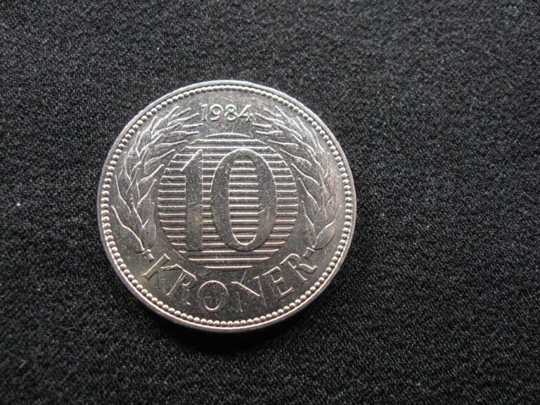Read more about the article Old world foreign coin DENMARK 10 kroner 1984 KM864 Margrethe II (110)