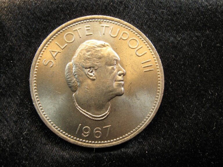 Read more about the article Large old world coin TONGA 50 seniti 1967 KM9 Queen Tupou III (142)