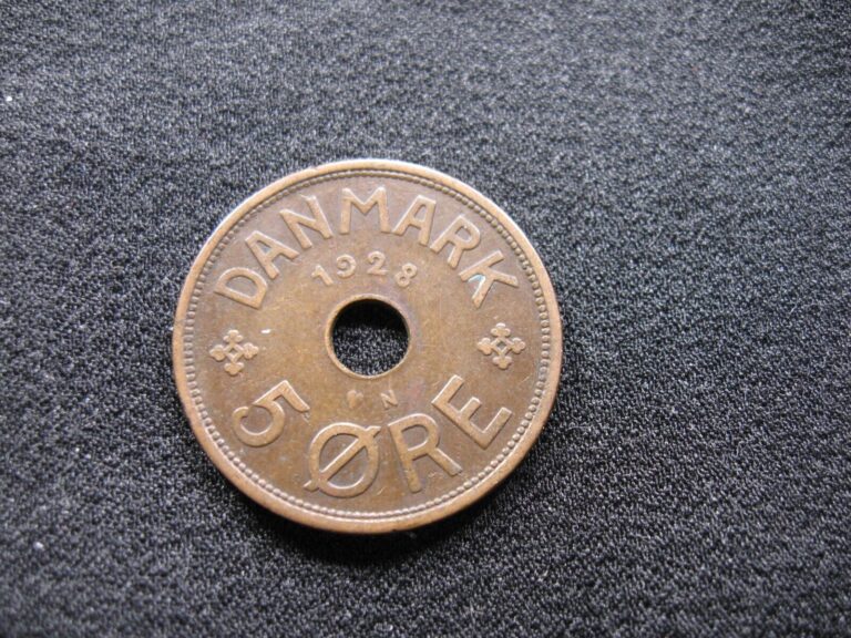 Read more about the article Old world foreign coin DENMARK 5 ore 1928 KM828 (107)