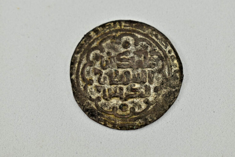 Read more about the article Antique Islamic Arabic Silver Coin Abbasid Period ?