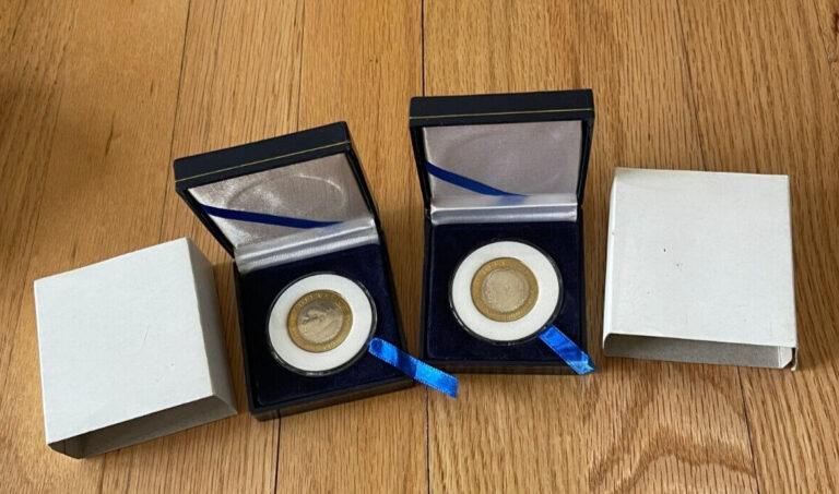 Read more about the article Pair of 2001 Vatican City 1000 Lire Coins