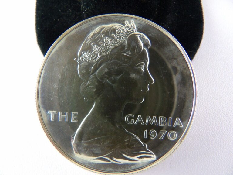 Read more about the article 1970 Gambia 8 Shillings Silver Proof Coin – Hippopotamus (2)