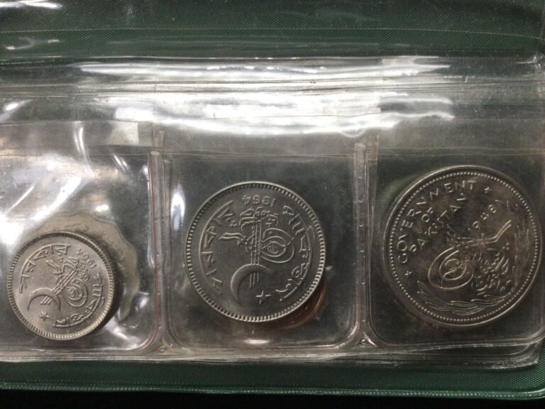 Read more about the article Pakistan Set Of 7 Coins 1948-1964 Green Wallet Version  Original Packaging  Nice