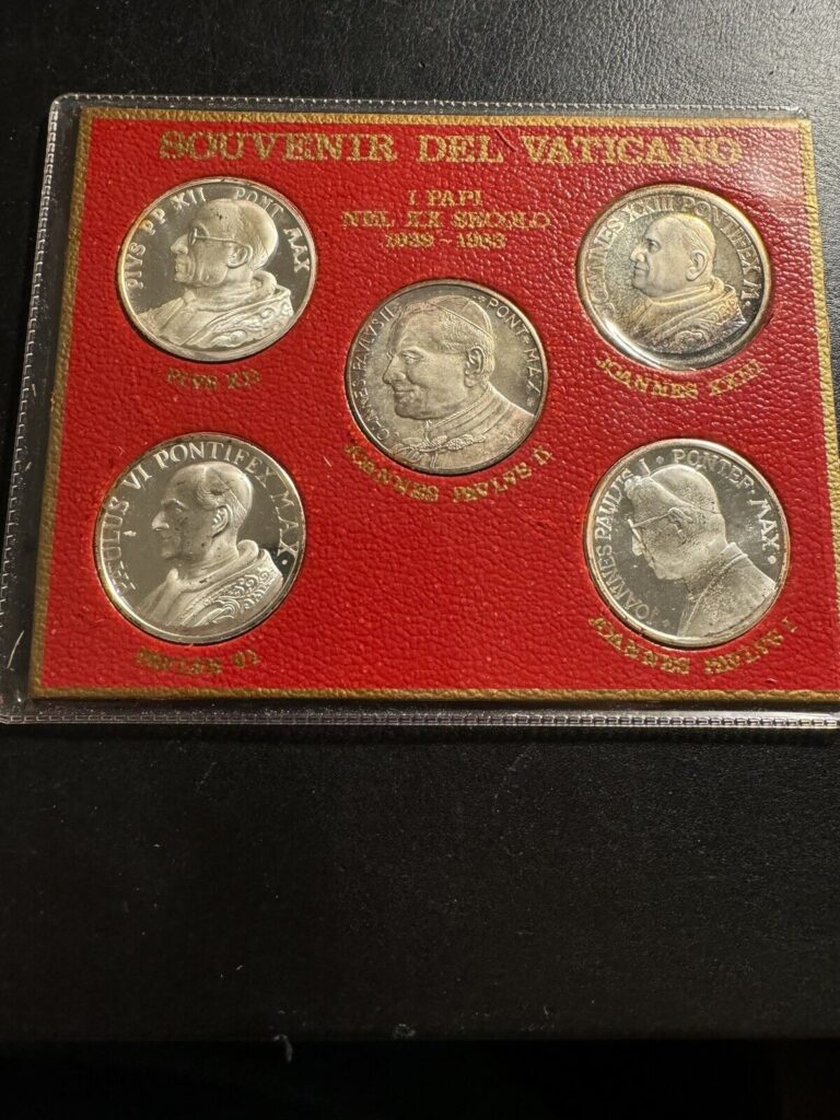 Read more about the article Souvenir Del Vaticano Silver Popes (1939-1983) Coin Set