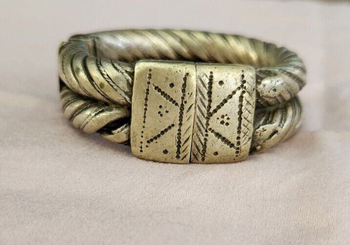 Read more about the article Antique Bracelet Amazigh Silver Coin Ethnic Vintage Africa Ethiopia (Small)