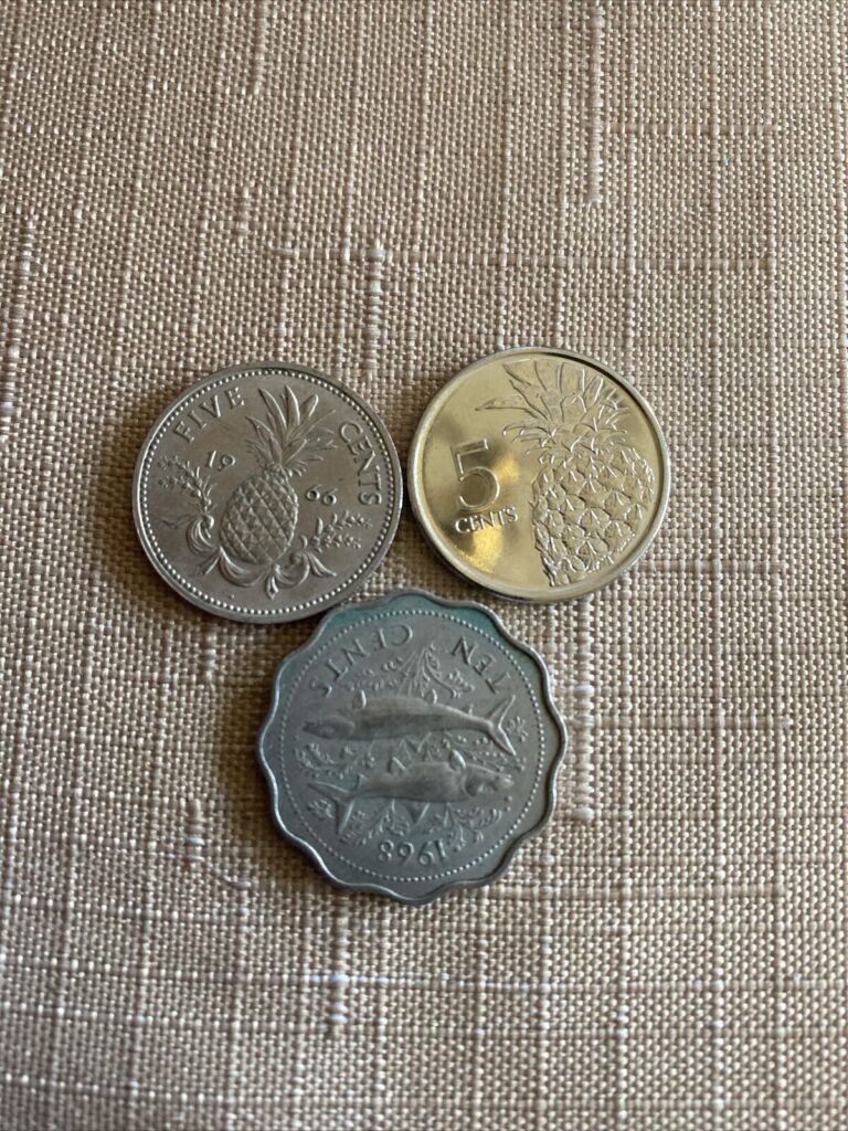Read more about the article Bahamas 1968 10 Cents  Coin – 1966  2016 5 Cents Pineapple – 3 Coins