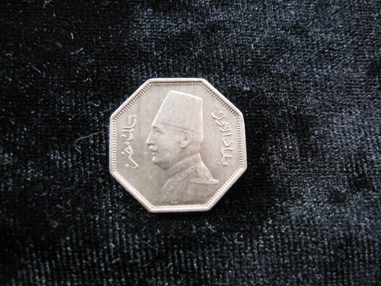 Read more about the article small old world coin EGYPT 2 1/2 Milliemes 1933 KM356 King Fuad I (210)