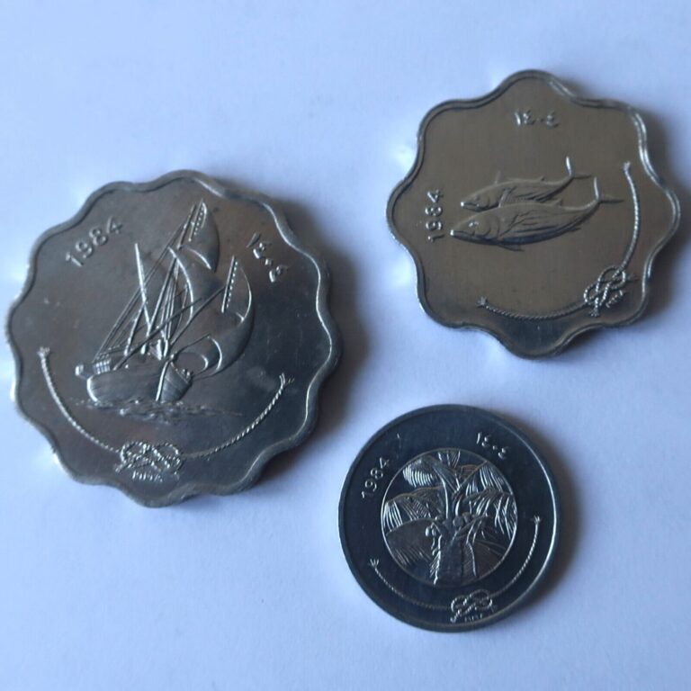 Read more about the article 1984 MALDIVES 3 COIN SET 1  5  10 LAARI UNCIRCULATED COINS FISH BOAT TREE G98