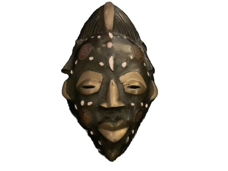 Read more about the article African 9” NIGERIAN MASK WITH KOBO COINS DATED 1973