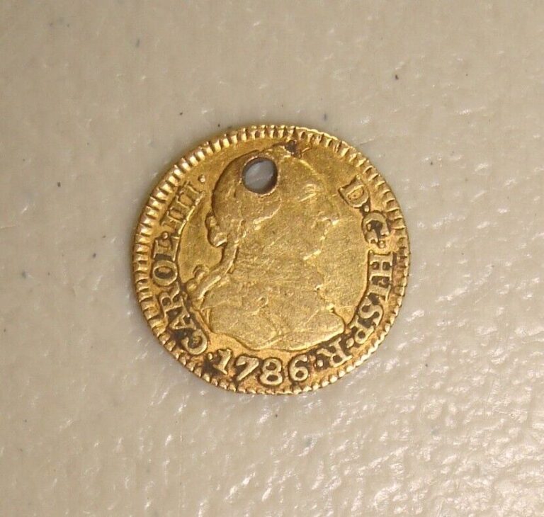Read more about the article 1786-M DV Madrid  Spain Charles III Gold 1/2 Escudo XF Holed