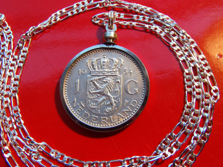Read more about the article DUTCH Netherlands SILVER LION GULDEN COIN Pendant on a 24″ Sterling Silver Chain
