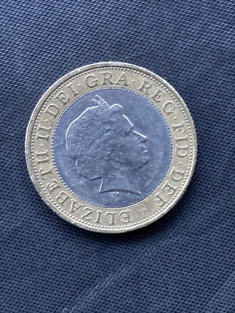 Read more about the article 2007 Queen Elizabeth £2 TWO POUND COIN STANDING ON THE SHOULDERS OF GIANTS  2007