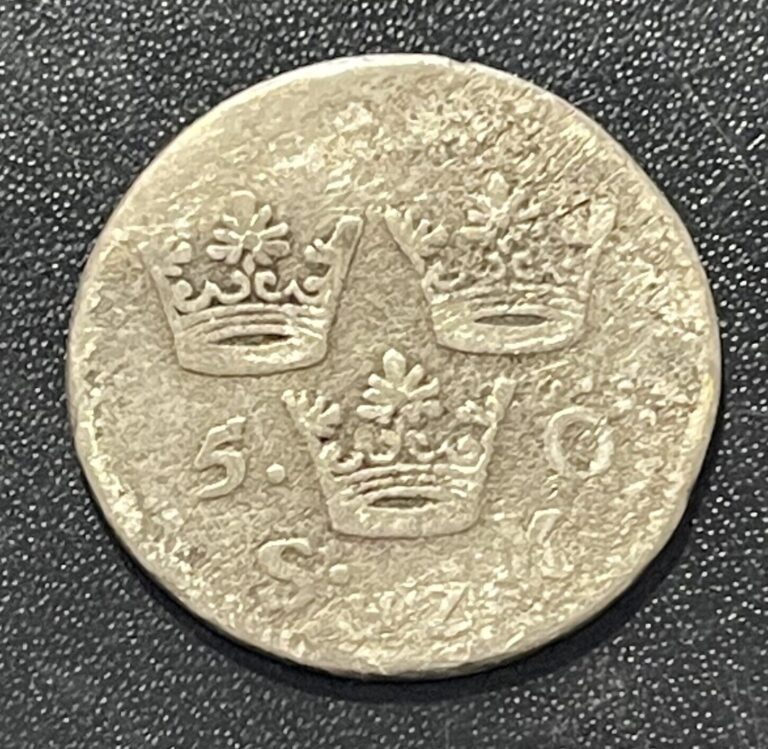 Read more about the article Sweden 1700 5 Ore Silver Coin:  Three crowns