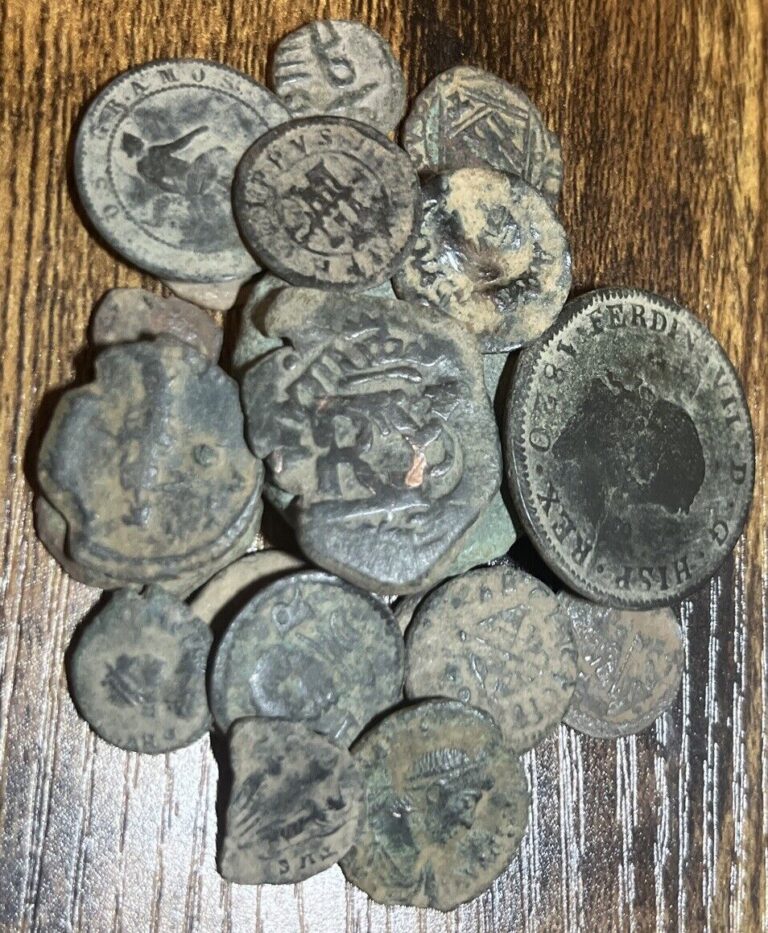 Read more about the article LOT OF 26 OLD COIN GOOD Spanish Medieval Pirate Golden Era Roman Empire Uncleand