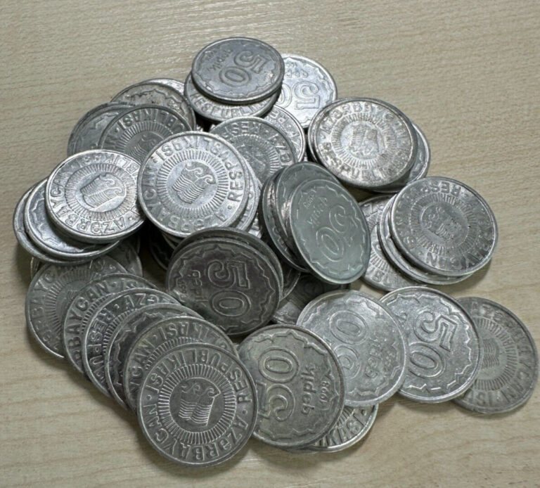 Read more about the article AZERBAIJAN 1993 Circulated Lot of 50 pieces x 50 Qapic coins. KM#4a