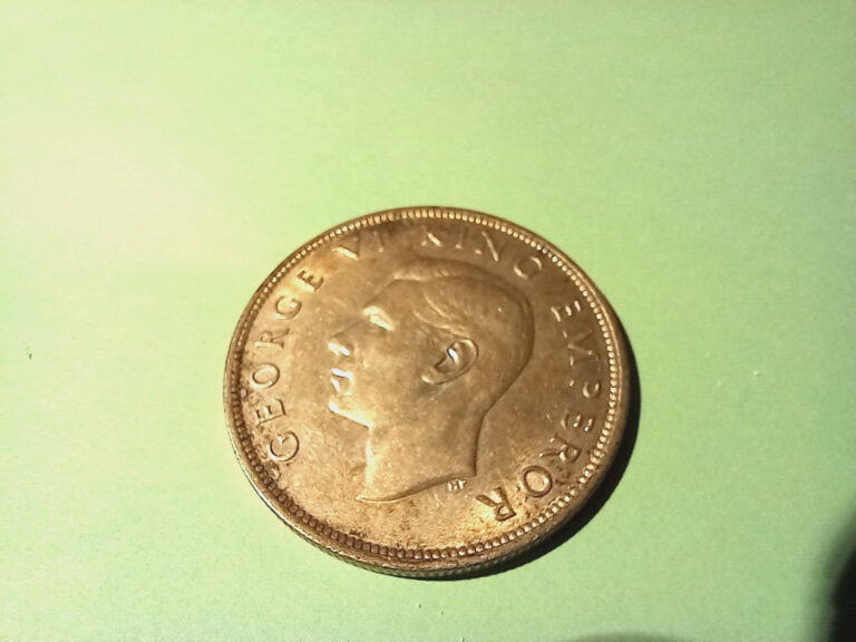 Read more about the article 1943 New Zealand Half Crown Coin   Gorgeous SILVER Coin