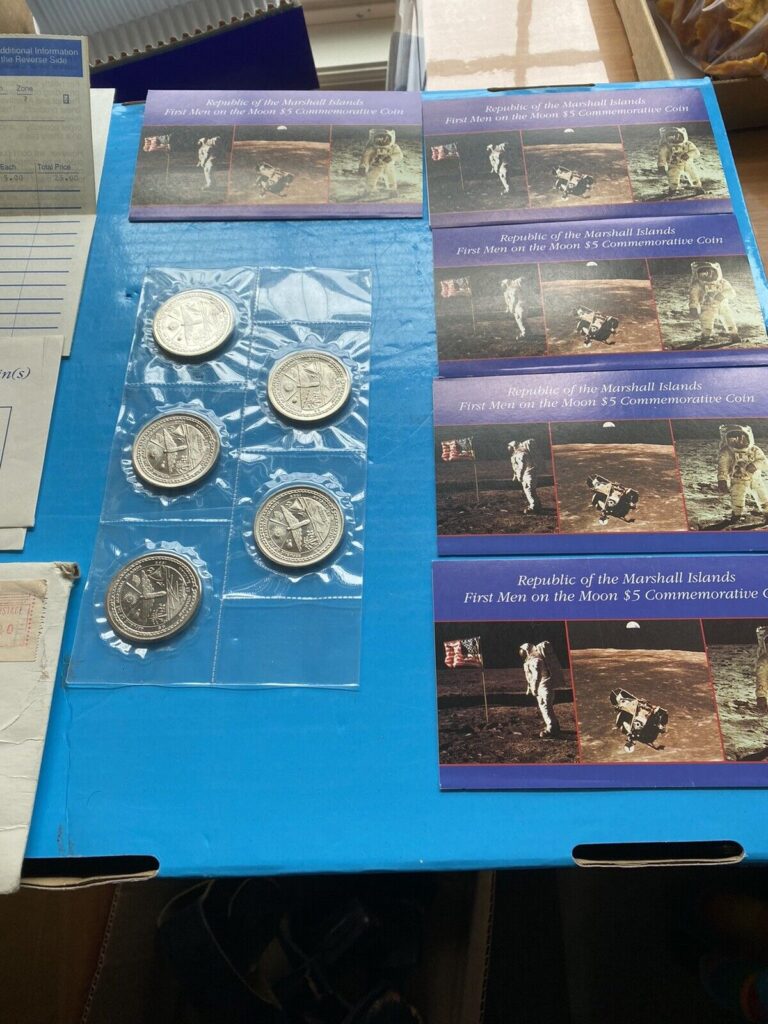 Read more about the article Lot (5) 1989 UNC. $5 Marshall Islands Coins: The First Men On The Moon