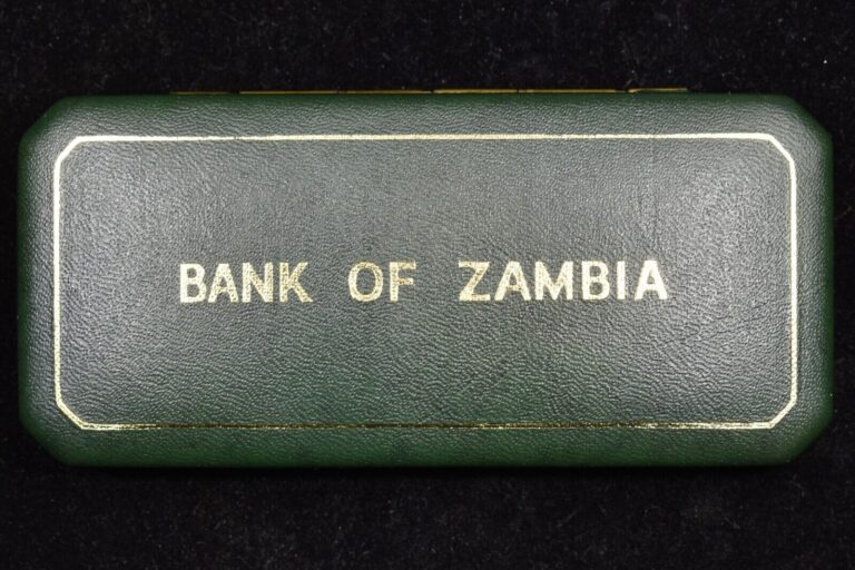 Read more about the article 1964 ZAMBIA PROOF SET ✪ ORIGINAL BOX and COA ✪ 3 COIN SET 1 2 SHILLINGS ◢TRUSTED◣