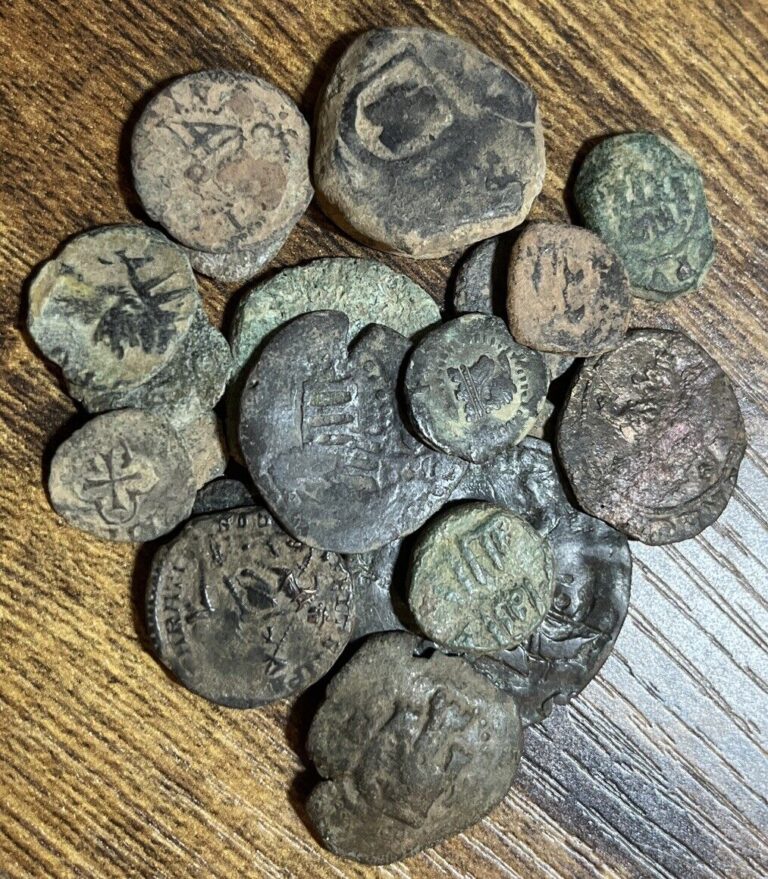 Read more about the article LOT OF 20 OLD COIN GOOD Spanish Medieval Pirate Golden Era Roman Empire Uncleand
