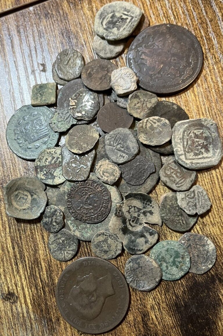 Read more about the article LOT OF 55 OLD COIN GOOD Spanish Medieval Pirate Golden Era Roman Empire Uncleand
