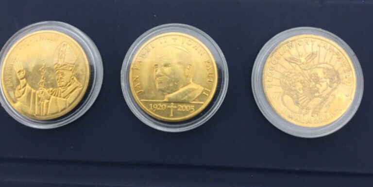 Read more about the article LOT OF THREE COMMEMORATIVE GOLD COLORED COINS OF POLAND – POPE JOHN PAUL II