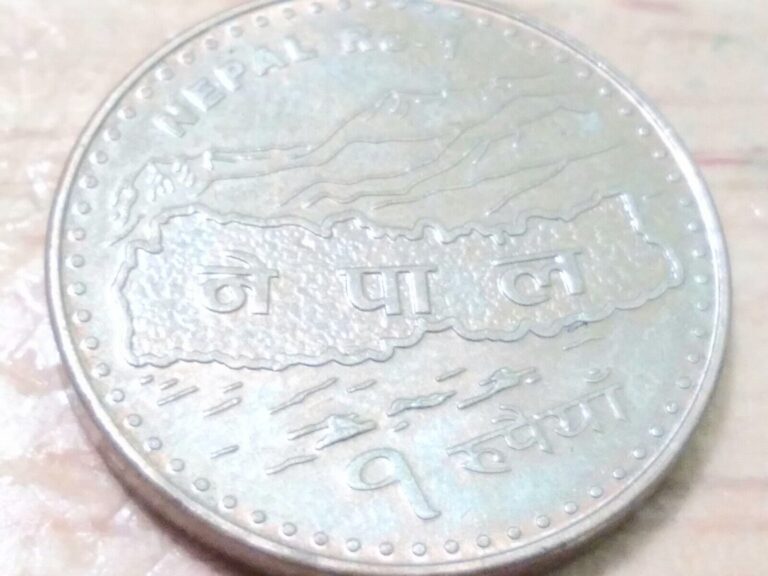 Read more about the article World Coin  Nepal  1 Rupee  2007-2009  (1) Coin  Light Toning  AU Condition