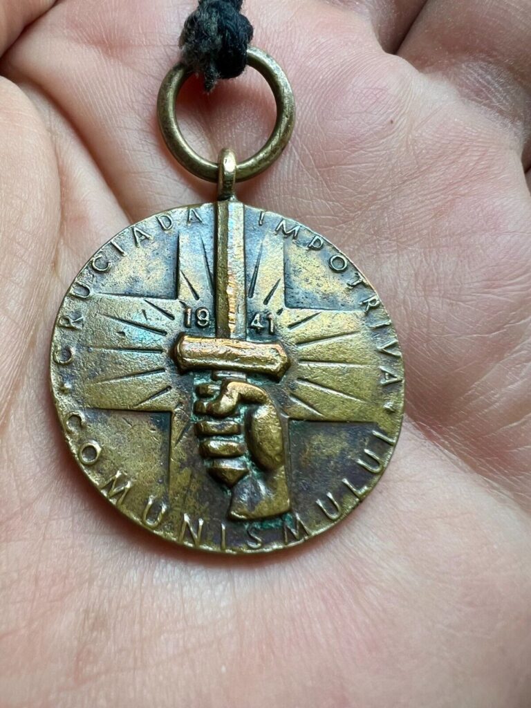 Read more about the article Rare Pendant coin medal Romania Recunoscatoare 1941 Communismulu Cruciada