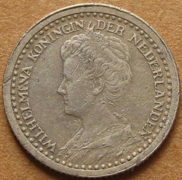 Read more about the article 1918 Netherlands Silver 10 Cent Coin – EF Details Condition – Light OBV marks