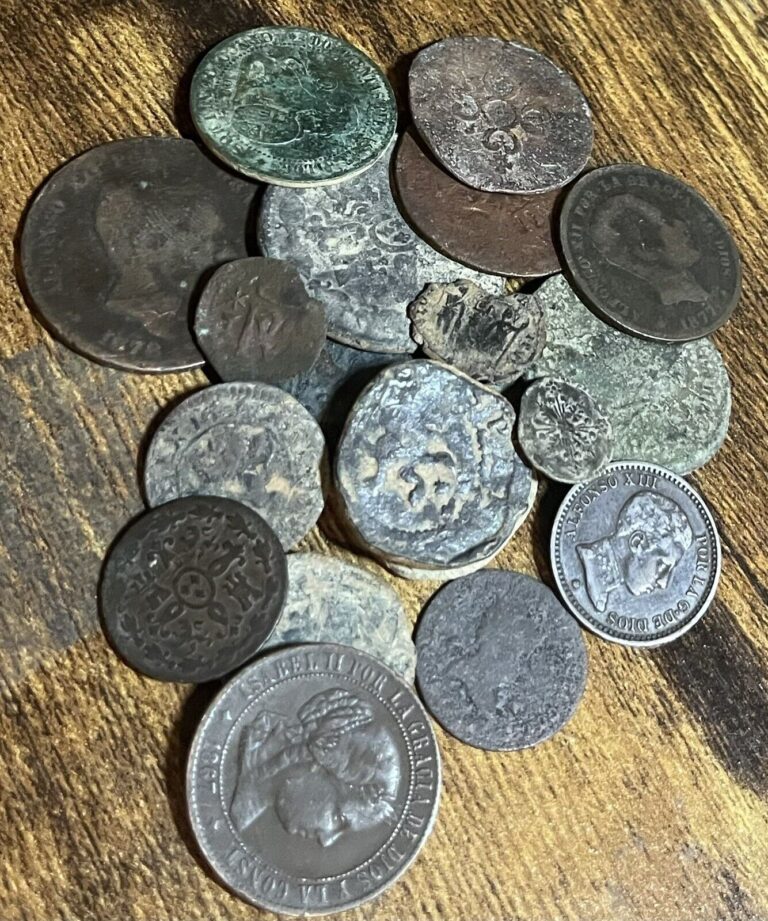 Read more about the article LOT OF 20 OLD COIN GOOD Spanish Medieval Pirate Golden Era Roman Empire Uncleand