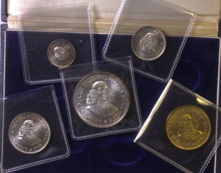 Read more about the article 1964 SOUTH AFRICA 1964 Proof Set 5 coins with crown size silver original box!