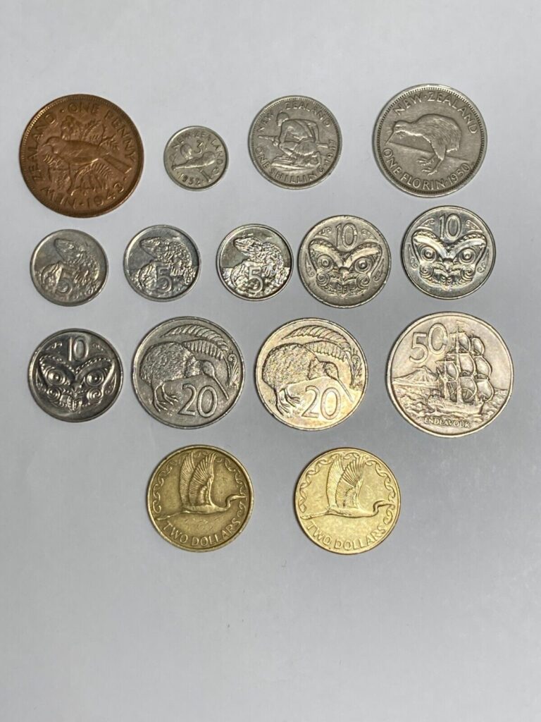 Read more about the article NEW ZEALAND  lot of 15 George VI and decimal Eizabeth II diferent busts coins