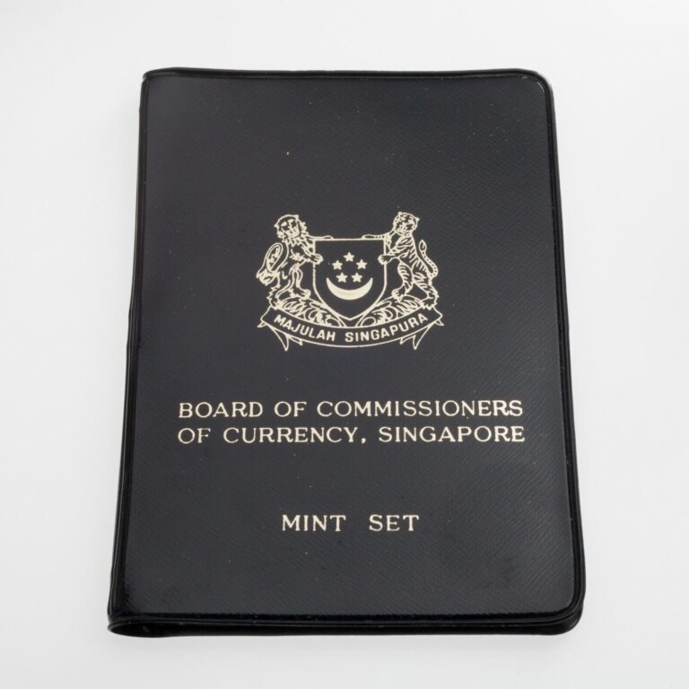Read more about the article 1969 Singapore Mint Set in Uncirculated Condition In Original Black Holder