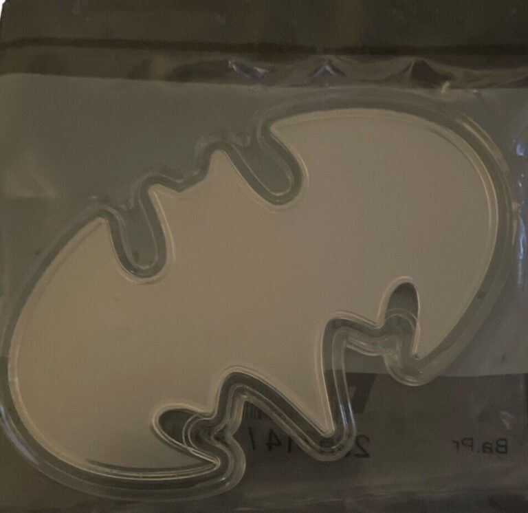 Read more about the article 2024 Samoa 1 oz Silver Batman Batarang Shaped Coin BU