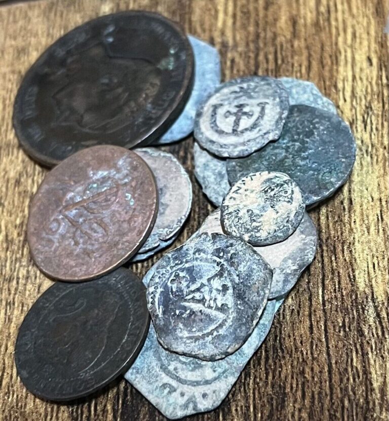 Read more about the article LOT OF 18 OLD COIN GOOD Spanish Medieval Pirate Golden Era Roman Empire Uncleand