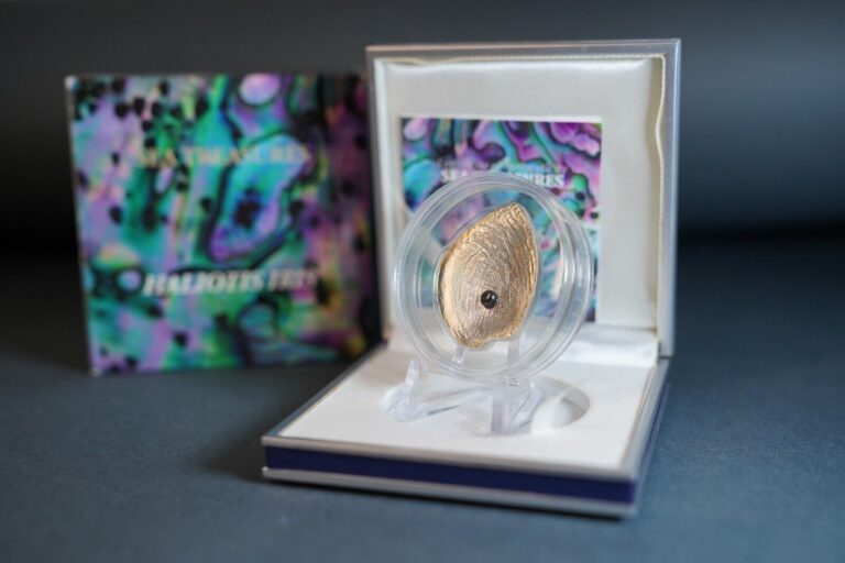 Read more about the article 2012 Palau $ 5 Sea Treasures – Haliotis Iris silver coin .999  Proof  c. and b.